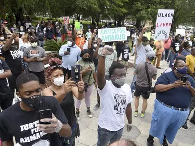 시위대, 사건 은폐 두 검사장 사임 압박