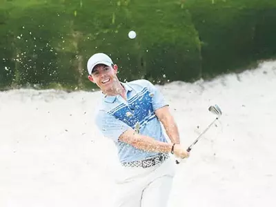 매킬로이, 샷 한방에 110만 달러… 2대2 스킨스 승리