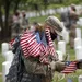 현충일 준비하는 미국 국립묘지 관리사병들