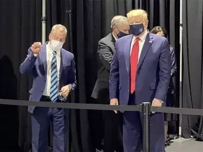 마스크 쓴 트럼프, 드디어 카메라에 잡혔다