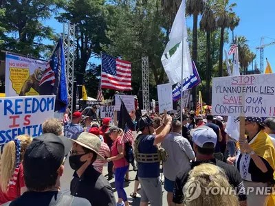 메모리얼데이 연휴 맞아 해변·공원 등 관광지 북적…시위도 열려