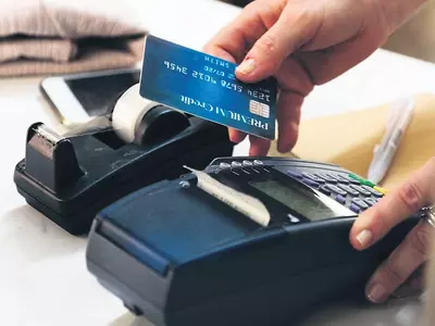 코로나 불안해서…‘현금 기피, 카드 결제 선호’