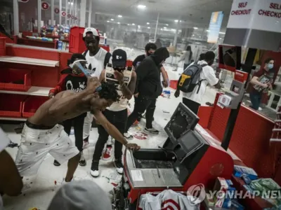 '흑인 사망'에 유혈폭동 격화…911 녹취록 공개