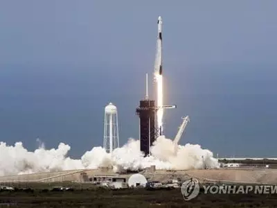 미 첫 민간 유인우주선, 우주 안착