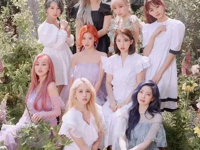 긴 공백기 깬 트와이스, 완전체 ‘모어 앤드 모어’ 기대감 증폭