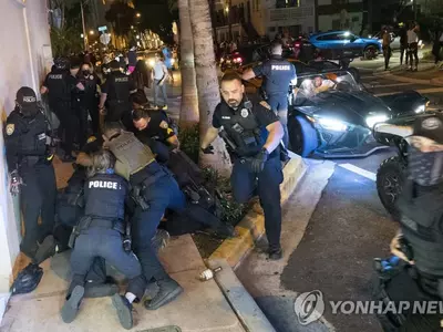 봄방학 맞아 휴양객 몰려든 마이애미비치 비상사태 선언