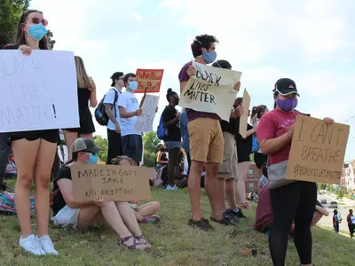 〈사진〉로렌스빌 시청 앞 시위 '정의실현' 요구