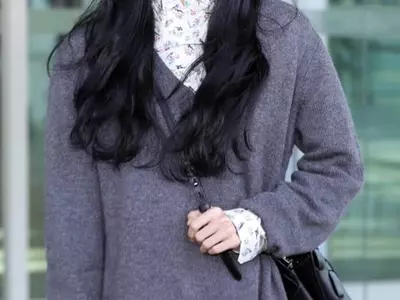 블랙핑크 리사, 前매니저에 10억 사기..YG “책임 통감”