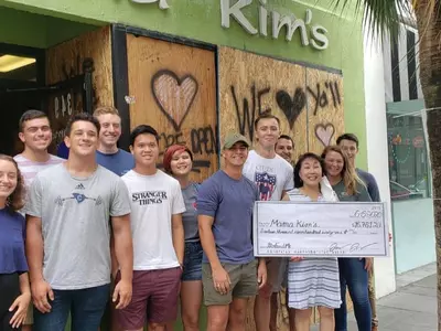 찰스턴 ‘마마 김’에 1만6천여달러 전달