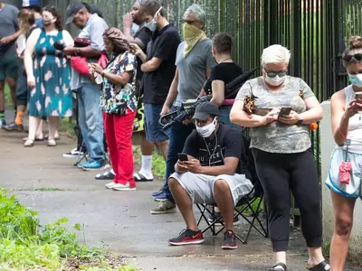 민주당 예비선거 투표자 공화당 압도
