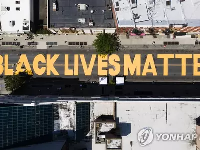 뉴욕 거리에 새겨진 '흑인 목숨도 소중하다'