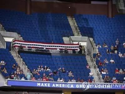 “트럼프, 석달만의 유세에 사람 안 몰리자 격분”