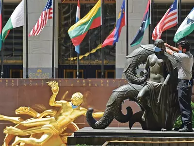 경제 재개는 마스크와 함께