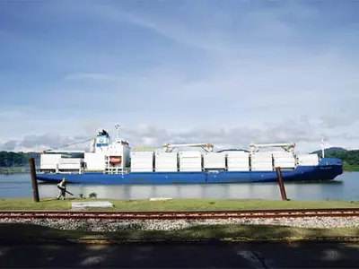 바다에 갇힌 선원들 20만명…“제발 배에서 좀 내려줘”