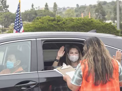 시민권 선서도 드라이브스루로