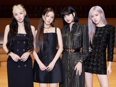 블랙핑크 "무릎 까맣게 멍들도록 연습…신곡, 여러분 녹였으면"