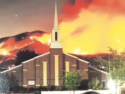 불꽃놀이 폭죽에 유타주 대형산불