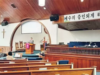 교회 현장예배 참석 아직은 불편해…