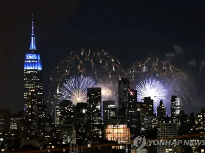 맨해튼 하늘 밝히는 독립기념일 축하 폭죽