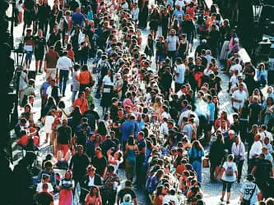 “코로나 봉쇄 풀렸다…” 프라하 카를교 초대형 식탁