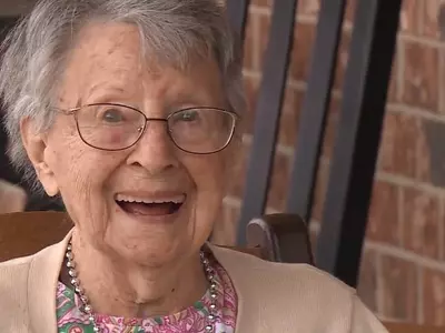 103번째 생일 미 할머니 "평생 지금 같은 난리는 없었다"