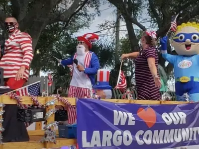 〈플로리다〉 라고시 특별제작 차로 동네 돌며 행사