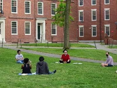 온라인 수업만 하는 대학 유학생들, 학생비자 취소 ‘체류금지’