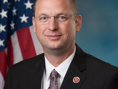 콜린스 후보 연방에 풀턴 검사장 조사 요구