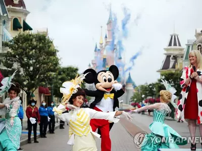 4개월만에 재개장한 파리 디즈니랜드
