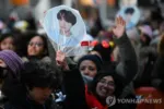 "BTS 아미, 단순 팬덤 넘어 사회ㆍ경제세력"…외신 집중조명