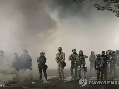 포틀랜드 시위 진압하는 연방요원들