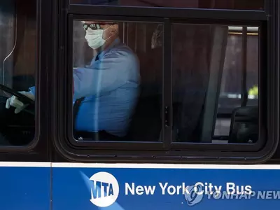 "마스크 쓰라"는 버스 기사에 몽둥이질…미국 곳곳서 갈등