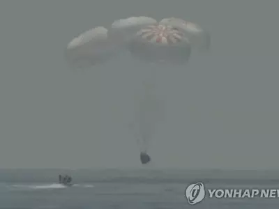 미 우주인 45년만의 해상 귀환…민간 주도로 우주왕복 첫 성공