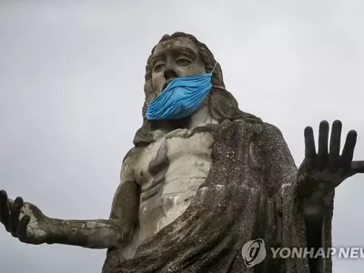 코로나19 예방 마스크 쓴 베네수엘라의 예수상