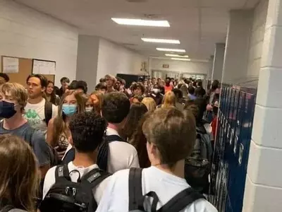 4일 개학 한 고교 학생들 마스크 착용률 10%