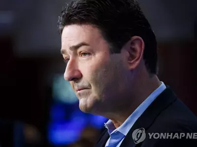 쫓겨난 맥도날드 CEO, 다수 직원과 성적관계…퇴직금 뺏기나