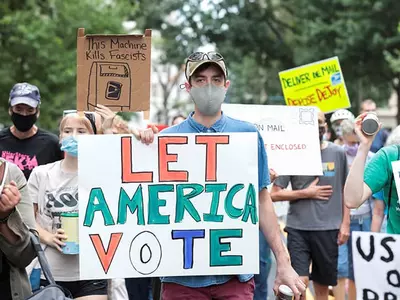 연방우체국장 자택 앞서 항의시위…”민주주의 짓밟지 말라”