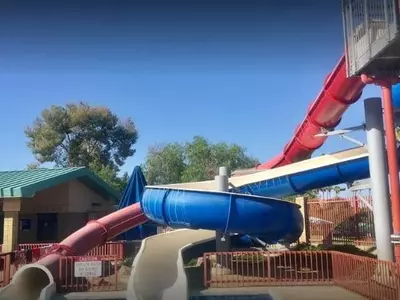 워터슬라이드 떠받치는 강철 파이프에 몸 끼어 숨진 30대