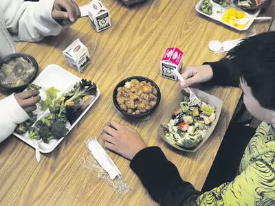 미 학부모, 자녀 식비 대느라 빚진다