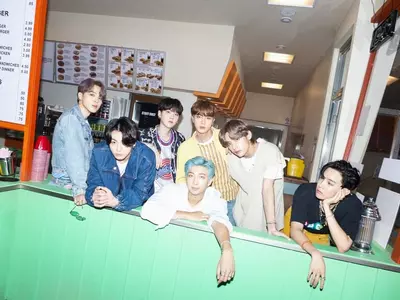 TS, 스포티파이 이틀째 최상위권…영국차트도 초반 선두