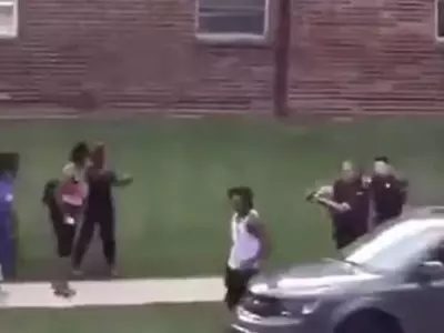 경찰, 비무장 흑인 등 뒤 수차례 총격…격렬시위로 통금