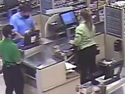 70대 마트에서 '사회적 거리두기' 말했다 폭행당해