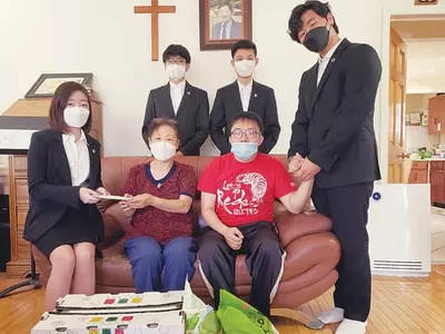 코로나로 부친 잃은 지적장애인… 고교생들이 도움 손길