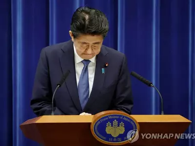 아베, 사의 공식표명…"궤양성 대장염 재발…최후까지 책임"