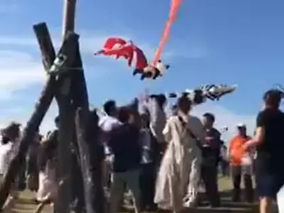 대만서 3세 여아 연에 감겨 하늘에 둥둥…다행히 무사