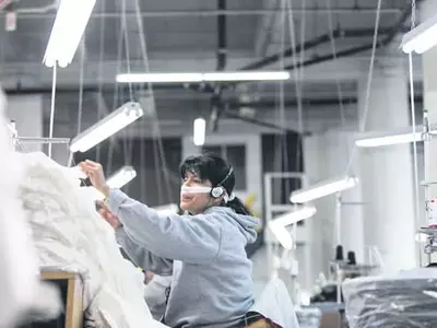 자바시장, 마스크에 웃고 울고~