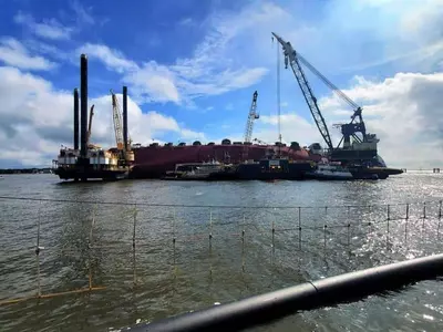 사고 1년 ‘골든레이호’ 아직도 제자리에