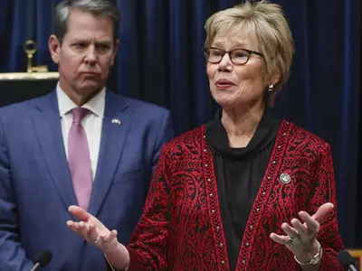 "연휴 모임, 파티 참석자 코로나19 검사 받으라"