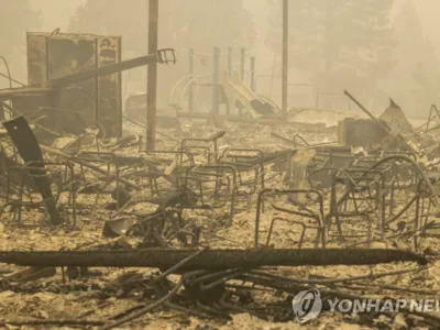 캘리포니아 산불로 잔해만 남은 초등학교