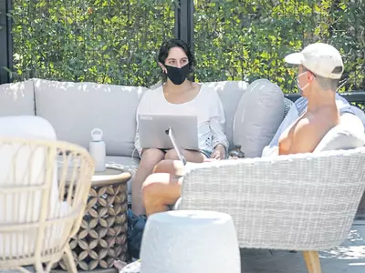 이젠 여행 대신 ‘호캉스’ 시대